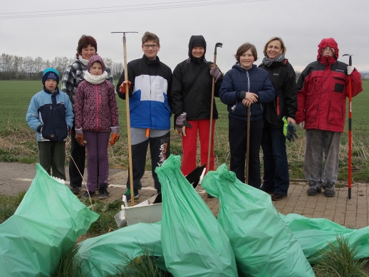 Ukliďme si Česko - Cyklostezka do Dřevnovic; foto: web školy